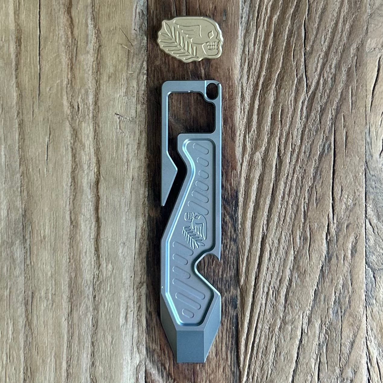 ESPION pry bar with Brass bead