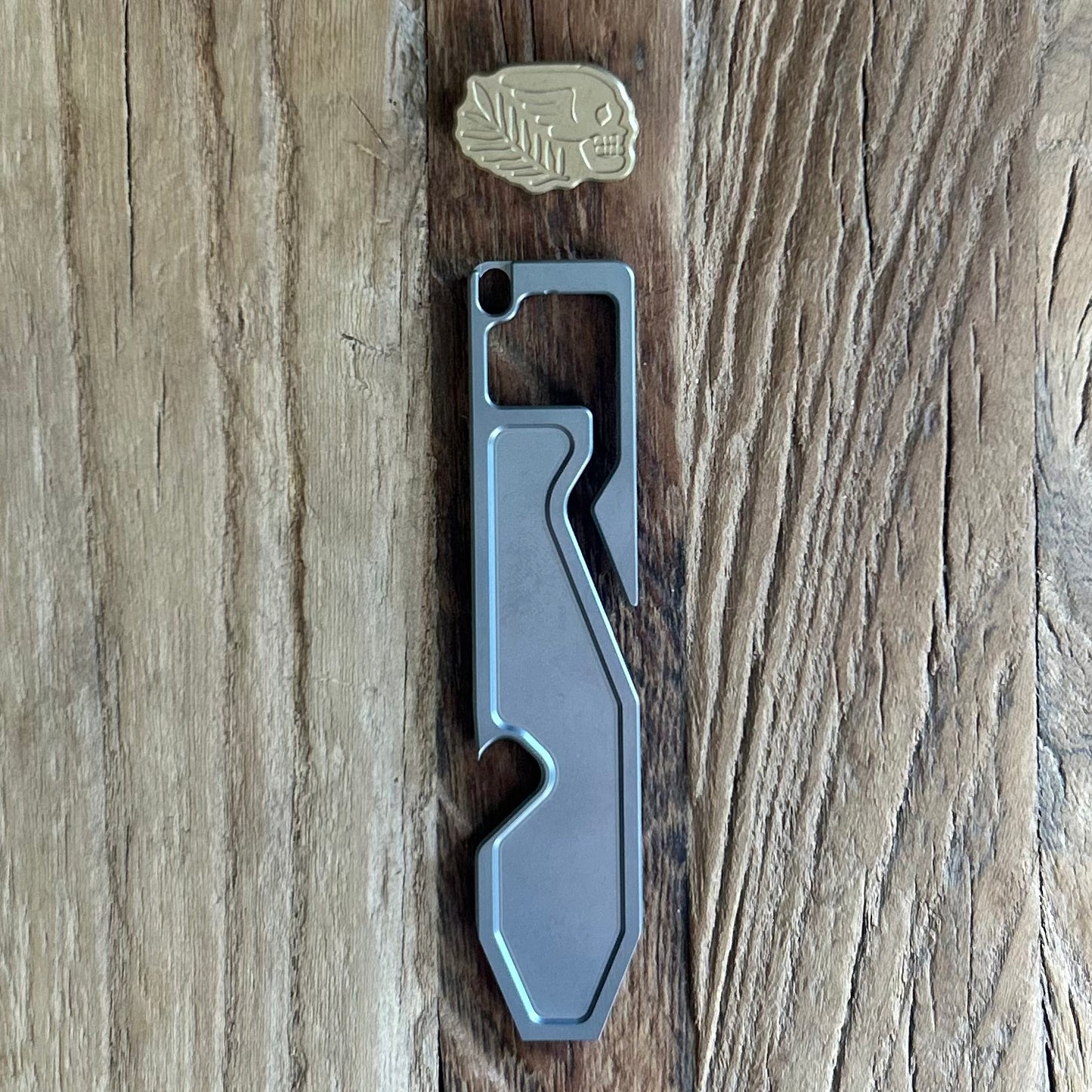 ESPION pry bar with Brass bead